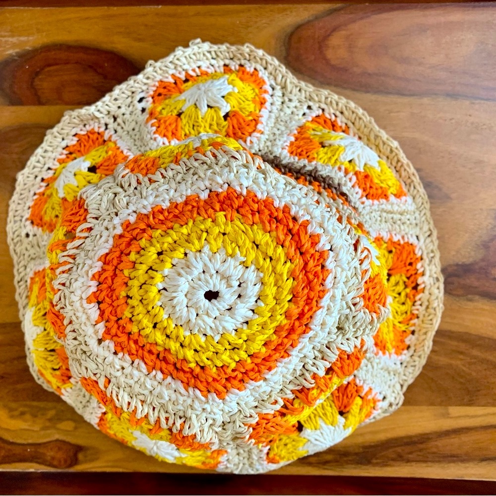 STEVE MADDEN Daisy Crochet Bucket Hat - Picture 4 of 5